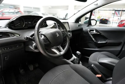 Peugeot 208 Allure At 1.6 Dqu162