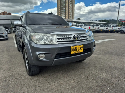 Toyota Fortuner SR5 AT 2.7  4X4