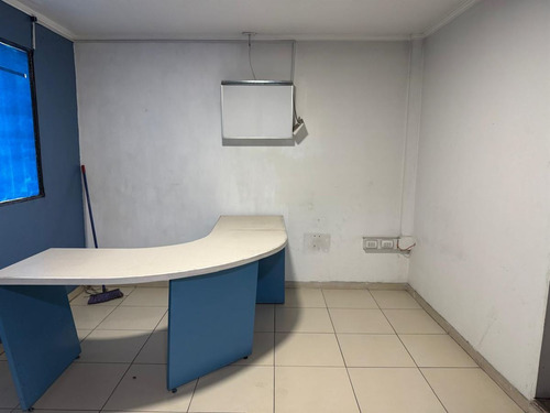 Hermoso Y Amplio Local En Departamental Con Clotario Blest