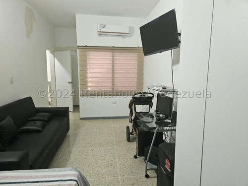 Daniela Linarez Vende Apartamentos Completamente Remodelado Con Amplios Espacios En El Centro Oeste De Barquisimeto Con Acabados Modernos Y Todos Los Servicios Basicos