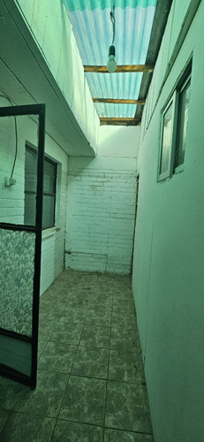 Casa Con Amplio Terreno En Colina