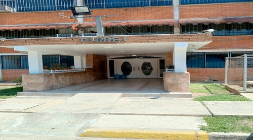 Mc Asein2326p Vende Cómodo Apartamento En Los Guayabitos, Naguanagua.