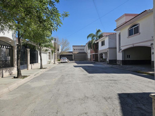 Casa En Venta Con Departamento En Col. San Isidro Torreón, Coahuila