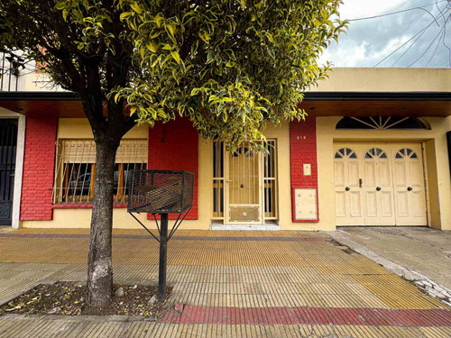 Venta Casa 5 Dorm. 4 Baños - Semicentrica - Tandil