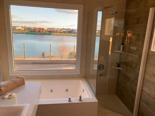 Imagen 16 de 26 de Venta Casa 8 Ambientes Con Piscina, A La Laguna En Barrio El Canton Norte, Escobar.