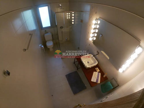 Chalet De Lujo En Venta 4 Dormitorios,5 Baños, Piscina, Garaje, Costa. Maldonado