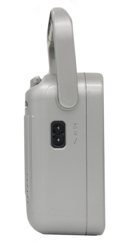 Nueva Radio Portátil Am Fm Pilas Y 220 Portable 220v Everest