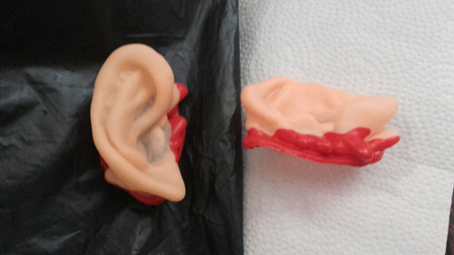 Oreja Cortada Falsa Goma Con Sangre Terror Halloween Bruja