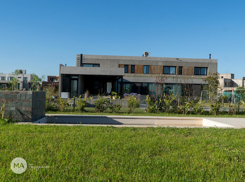 Casa 4 Dormitorios, 4 Baños, Piscina - Vida Barrio Cerrado - Funes Santa Fe | Venta