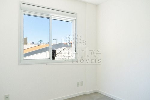 Imagem 5 de 15 de Apartamento A Venda Com 2 Quartos No Bairro Coqueiros Em Florianopolis - V-81887