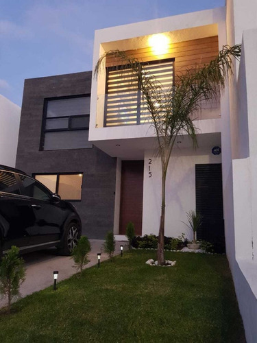 Imagen 4 de 30 de Venta Espectacular Casa En Cumbres Del Lago!