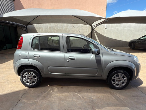 Fiat Uno Vivace 1.0 8V (Flex) 4p