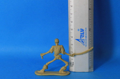 Esqueleto Pirata Figura Miniatura (Usado)