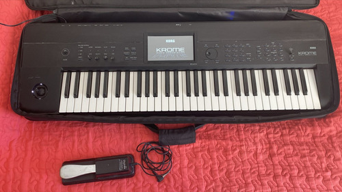 Teclado Korg Krome 61 + Funda Original + Pedal + Soporte Negro (Usado)
