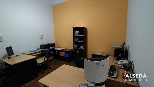 Imagen 7 de 19 de Casa / Oficina - Ideal Instituciones - Con Departamento De 1 Dormitorio