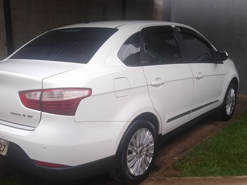 Imagem 3 de 8 de Fiat Grand Siena 2013 1.6 16v Essence Flex 4p