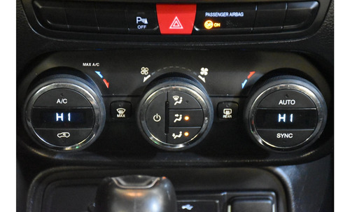 Jeep Renegade Renegade 1.8 16V FLEX LONGITUDE 4P AUTOMÁTICO