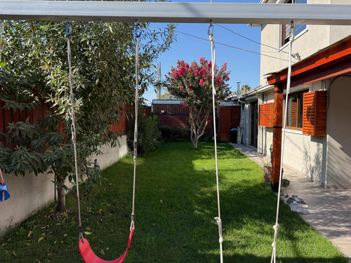 Casa En Condominio De 3 Dormitorio Y 3 Baños Más Servicio.