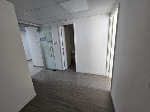 Oficina Semi Amoblada De 21 Mtrs2 Privado, Recepción Baño P9