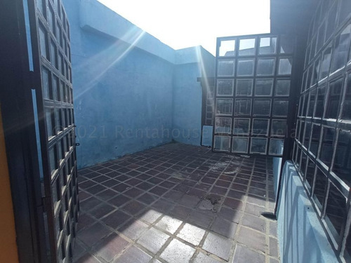 Imagen 8 de 12 de Leida Falcon Rentahouse Vende Casa En San Blas Valencia 22-12640 Lf