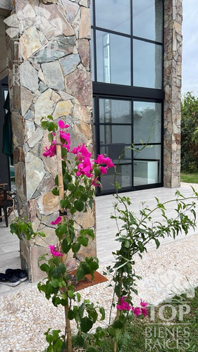 Casa En Haras Santa María Escobar