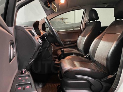 Imagen 12 de 12 de Volkswagen Suran 2015 1.6 Highline 101cv Cuero