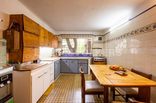 Casa De Estilo Con Gran Fondo Verde - Id 5444
