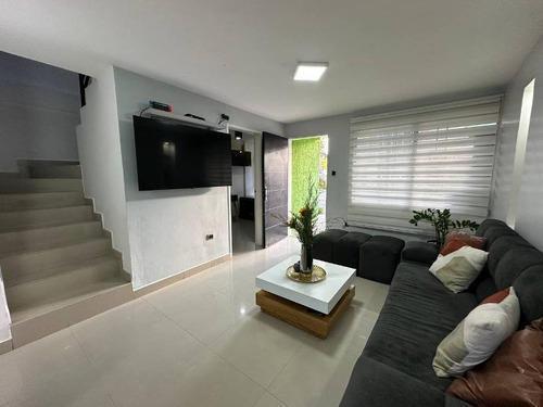Townhouse Moderno En Villa La Fontana Socc