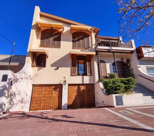 Imagen 3 de 30 de Casa En Av. Argentino Valle - Villa Elvina- S.rosa