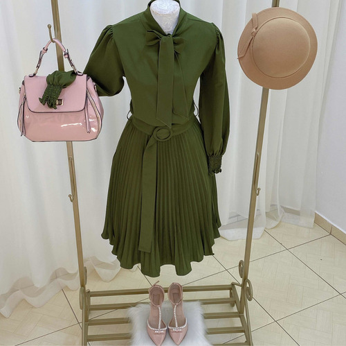 Imagem 2 de 9 de Vestido Midi Plissado Verde Musgo