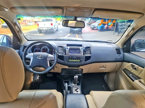 Imagem 8 de 15 de Toyota Hilux 3.0 Sw4 4x4 Aut. 7 Lugares 2014 Revisada Conce
