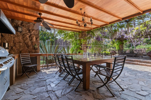 Casa En Arriendo De 5 Dorm. En Colina