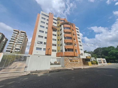 Apartamento En Venta Urb Andrés Bello, Maracay 24-11315 Hc