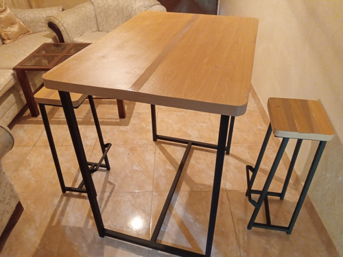 Imagen 3 de 4 de Mesa Con Dos Sillas, Fabricadas En Metal Y Madera