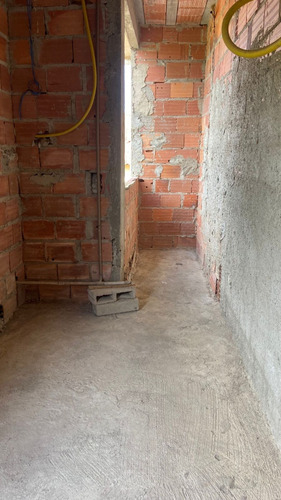 Casa De 2 Andares Com 4 Quartos.