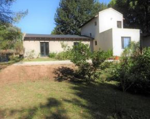 Casa En Venta - 3 Dormitorios 2 Baños - 3.108mts2 - Tandil