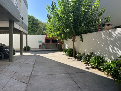 Magnifico Departamento Tres Ambientes Con Cochera Y Gas Natural A Metros Del Mar En Venta En Villa Gesell