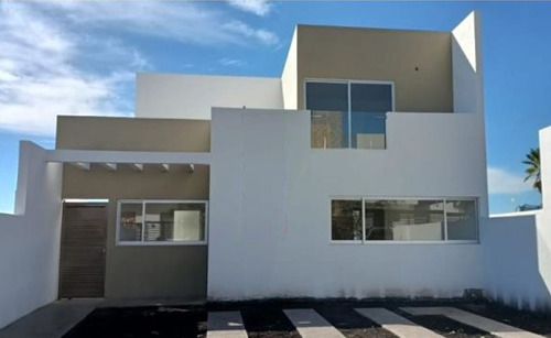 Se Vende Casa En Real De Juriquilla, Jardín, 4ta Recamara En