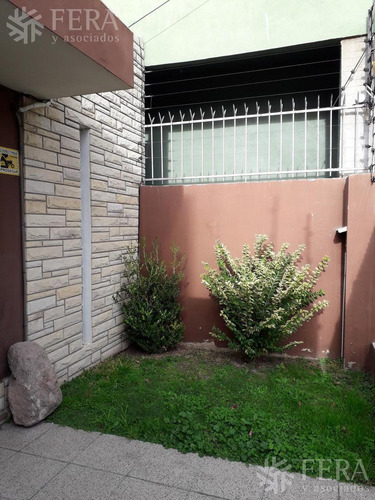 Imagen 3 de 23 de Venta De Casa 4 Ambientes En Bernal Con Cochera Y Fondo Libre (25629)