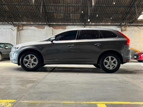 Volvo XC60 2.5 T5 Momentum
