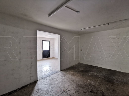 Casa En Esquina Con 430 M2 De Construcción.