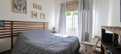 Casa Sobre Lote De 10x40 Con Gran Jardín Con Piscina - En Venta