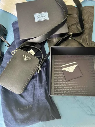 Bolsa para Smartphone Prada Original. Dona Karda Second Hand.