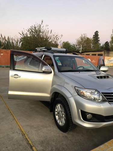 Toyota Hilux SW4 3.0 Srv Cuero I 171cv 4x4 5at