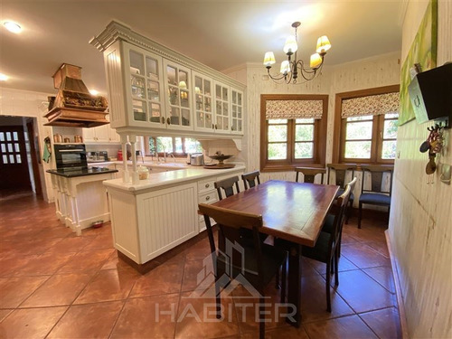 Casa En Venta De 6d En Condominio Los Cantaros. En Temuco