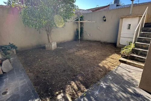 Casa En Venta - 2 Dormitorios 2 Baños - Cochera - 160mts2 - Morón