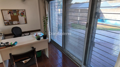 Casa Chalet En Venta - Moreno