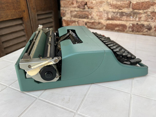 Máquina De Escribir Olivetti Lettera 32 (para Repuestos) (Usado)
