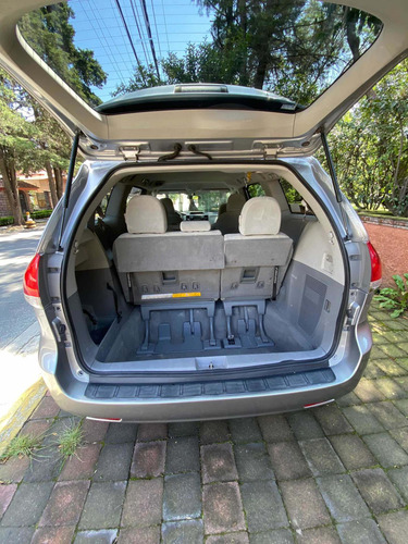 Imagen 10 de 12 de Toyota Sienna 2011 Le Aa Ee At