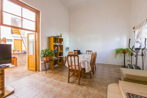 Imagen 7 de 23 de Oportunidad! Venta Casa En La Comercial - 3 Dormitorios - 2 Baños - Cómoda, Iluminada Y Segura!